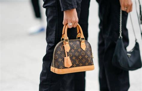 louis vuitton bags paris cheaper|louis vuitton bag average price.